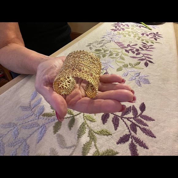 STELLA & DOT ‘Alila Lace Cuff’ Bracelet - Picture 9 of 10